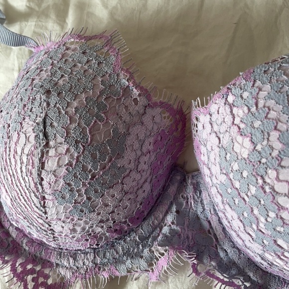 Victoria Secret Lace Demi Bra - Picture 2 of 4